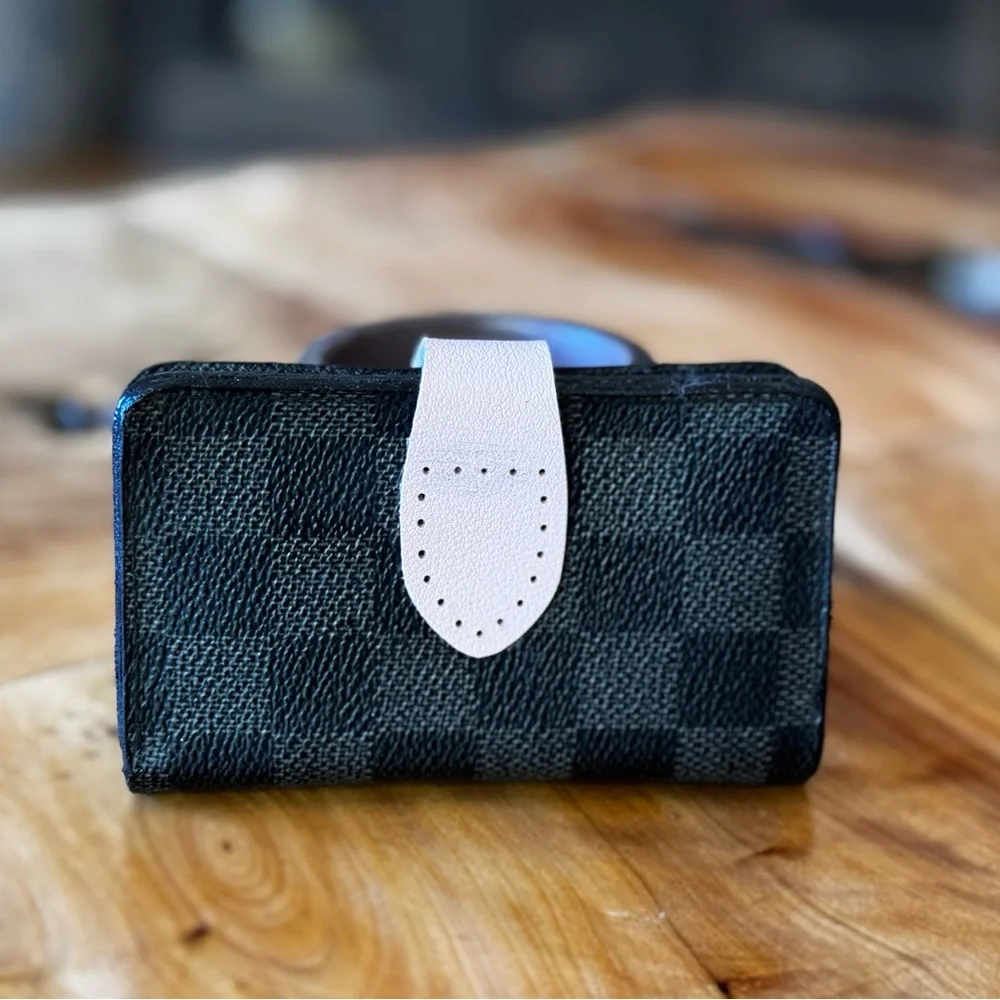 Louis Vuitton repurposed graphite, compact wallet 2013 made in France - Picture 3 of 12